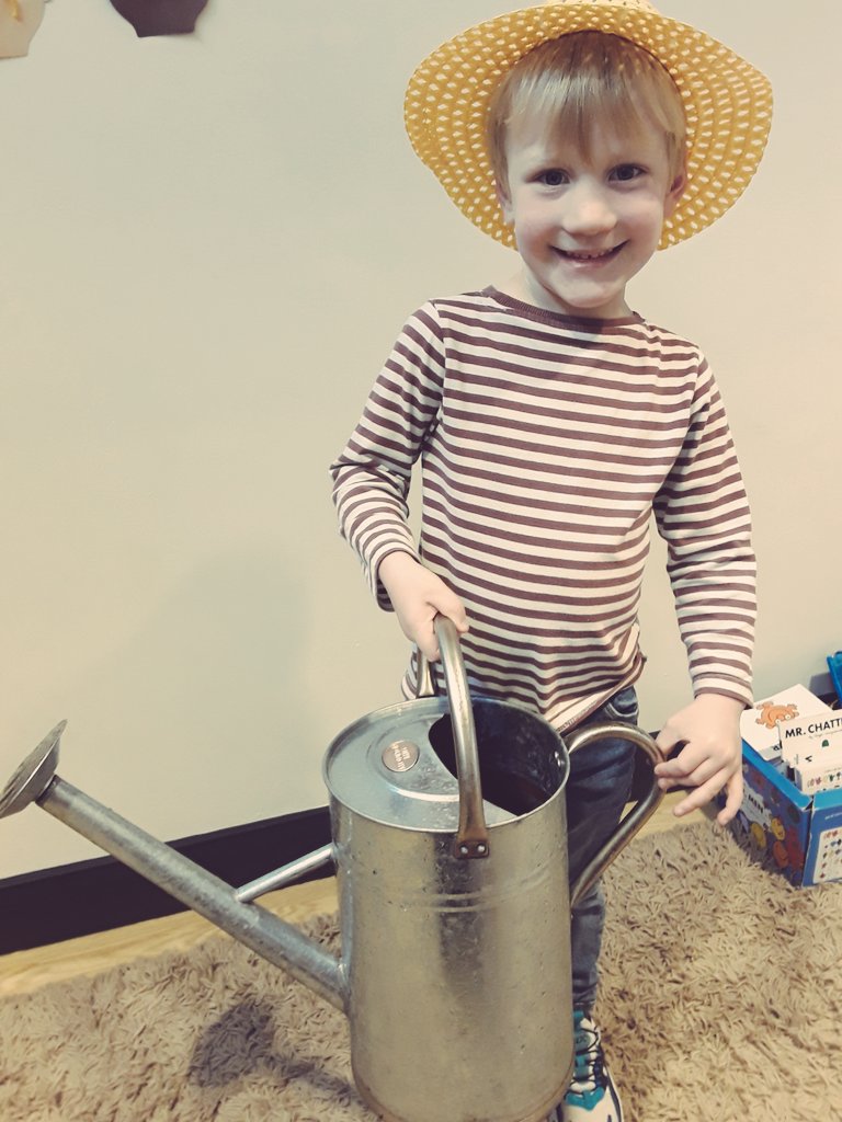 AshbridgeMaxy's tweet photo. Some of our enthusiastic little gardeners! Our preschoolers & parents at Maxy our super amazing for always supporting and participating In special learning and fun events/days. #GardeningTwitter #minigardeners #eytalking #eyfstwittertagteam @NDNAtalk #learningthroughplay https://t.co/KBa8JChXtG
