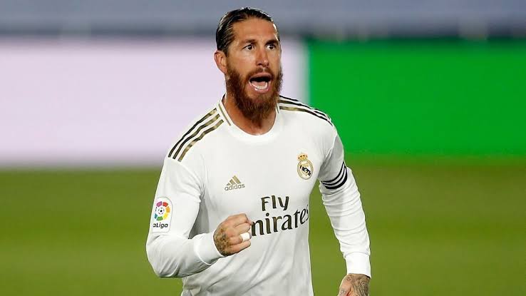 The player with most yellow card in the history of football which is not a surprise is Sergio Ramos of Real Madrid. He has picked up 259 yellow cards in his career till date. Other notable players are Dani Alves 210 yellows, Xabi Alonso 197 yellows, Raul Garcia 185 yellows etc. https://t.co/sGh36DFjH8 https://t.co/ixebt4OVrr