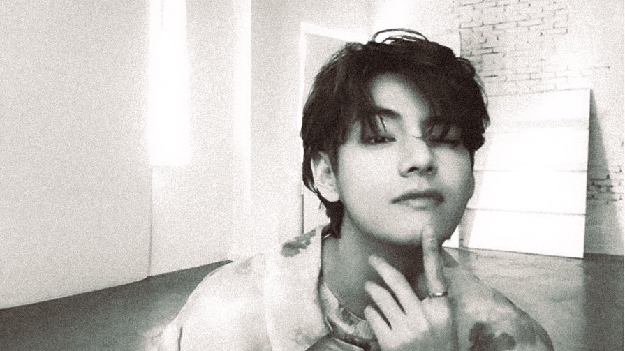 taeteland's tweet photo. he looks so beautiful https://t.co/TiSE9L6bvw