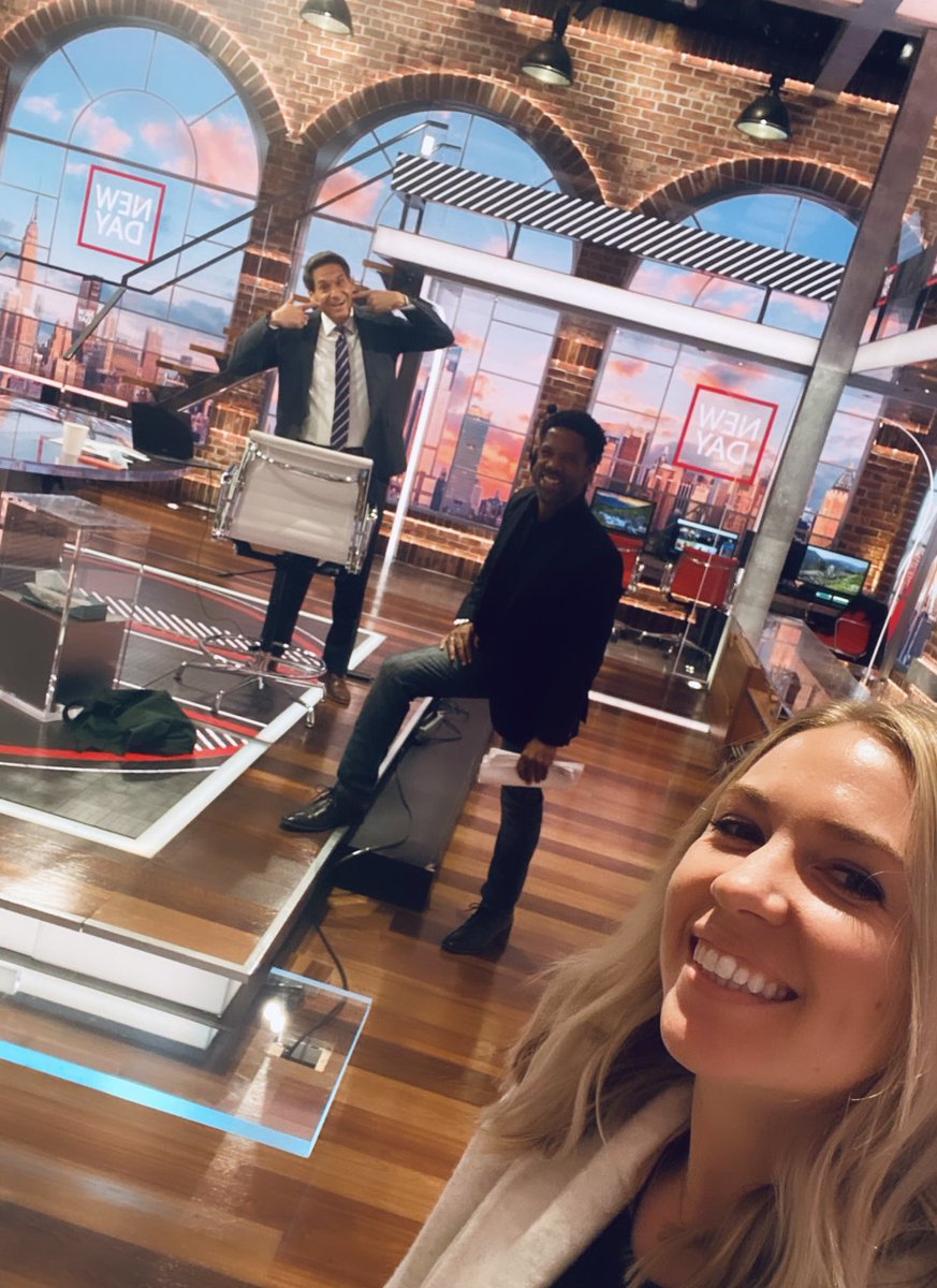 AllisonLHedges's tweet photo. A day to celebrate!  

With a fully-vaxxed team, we can all finally go maskless in the @NewDay studio. https://t.co/zxqLansf54
