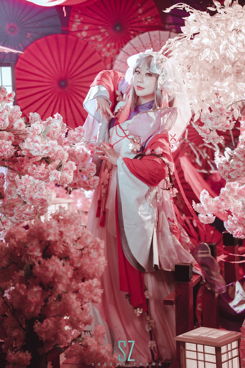 Sheena_Zhang's tweet photo. #ONMYOJI  #cosplayers  
《 櫻 》  
「樱花绽放的时候，请回到我身边……」

早樱花见  |  夜若曦
妆面后期  |  夜若曦
摄       影  |  渡地
协       力  |  白马 &amp; 老白干
场       地  |  雪华摄影工作室

玩yys的第三年，陪伴我最久的游戏之一。
我永远喜欢阴阳师
520快乐！ https://t.co/18AdrFaEav