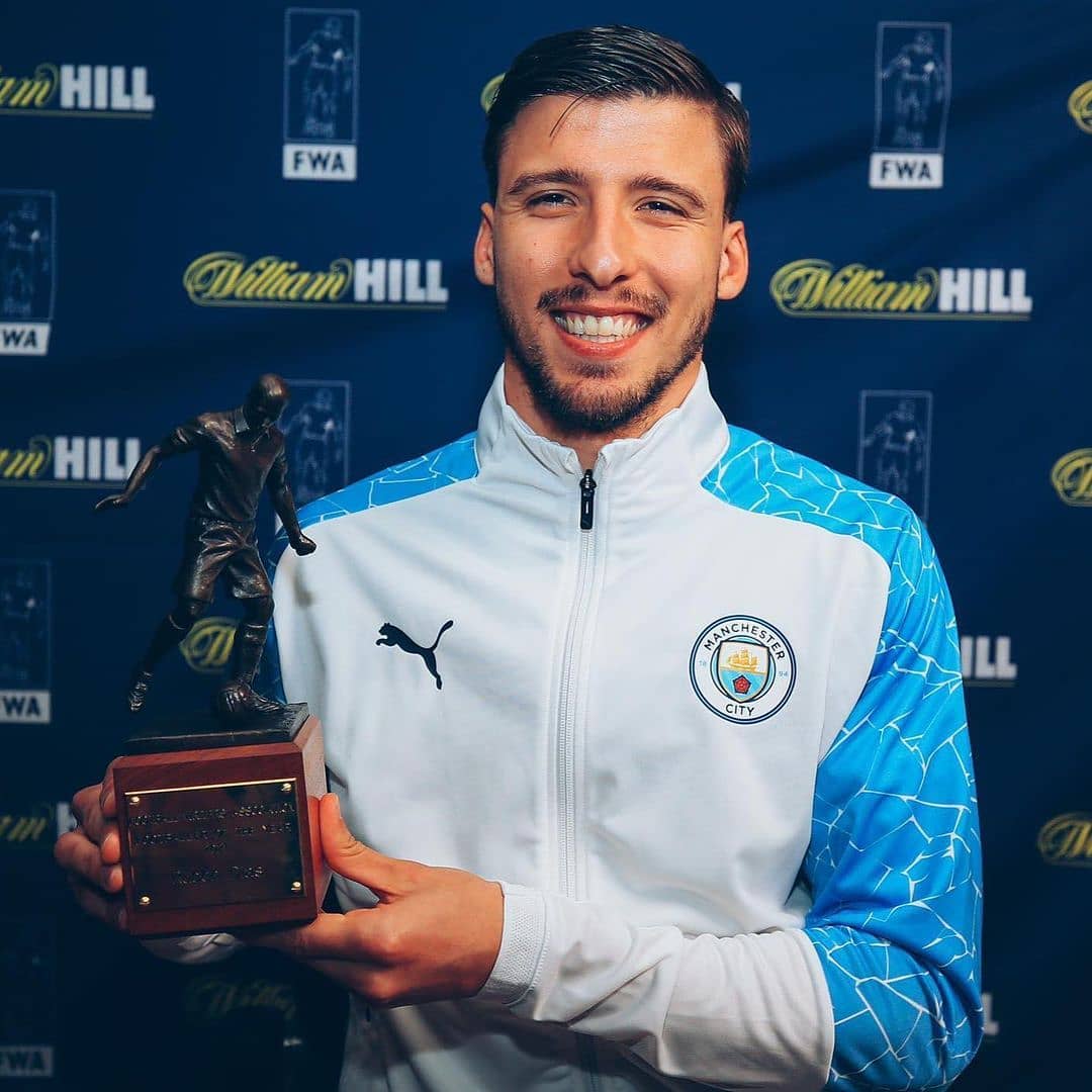 merrybetsports's tweet photo. Ruben Dias has won the 2020-21 FWA Footballer of the Year 🏆
The first defender to win the award since 1989 😳
#rubendias #fwa21 #winner #Merrybet #whereChampionsplay https://t.co/mqPcpLiWqS