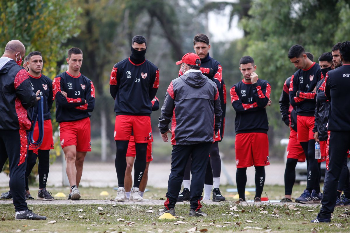¡Nuevo día de entrenamiento! ⚽️

El plantel se prepara para recibir este sábado a las 15 hs. a Independiente Rivadavia de Mendoza.