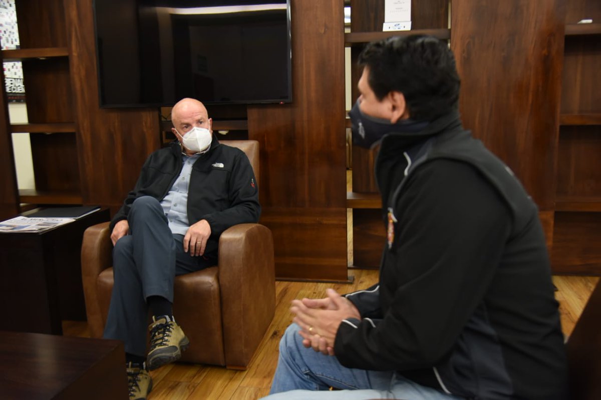 Hoy en la mañana recibimos al vicepresidente, <a href="/ABorreroVega/">Alfredo Borrero Vega</a>, en Cuenca para continuar tomando acciones inmediatas y efectivas para solventar los inconvenientes suscitados por el fuerte temporal de lluvias en el cantón y la provincia del Azuay.