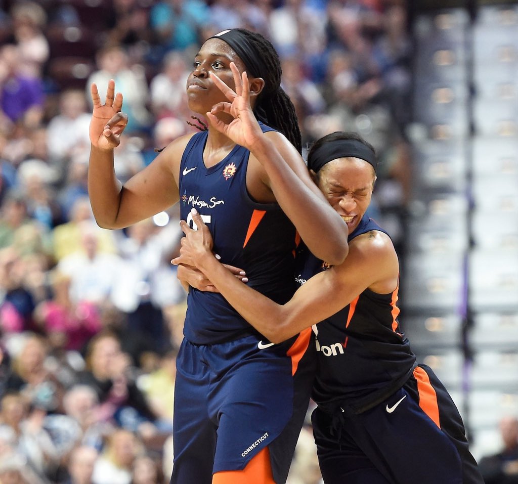 Jonquel Jones is playing incredibly fiery matches in the WNBA! 

✅3 games 
🔝2 double-doubles 
🏀57 points
 ⛹🏽‍♀️32 rebounds (700 in the entire career)

📸: <a href="/ConnecticutSun/">Connecticut Sun</a> 

<a href="/jus242/">Jonquel Jones</a>