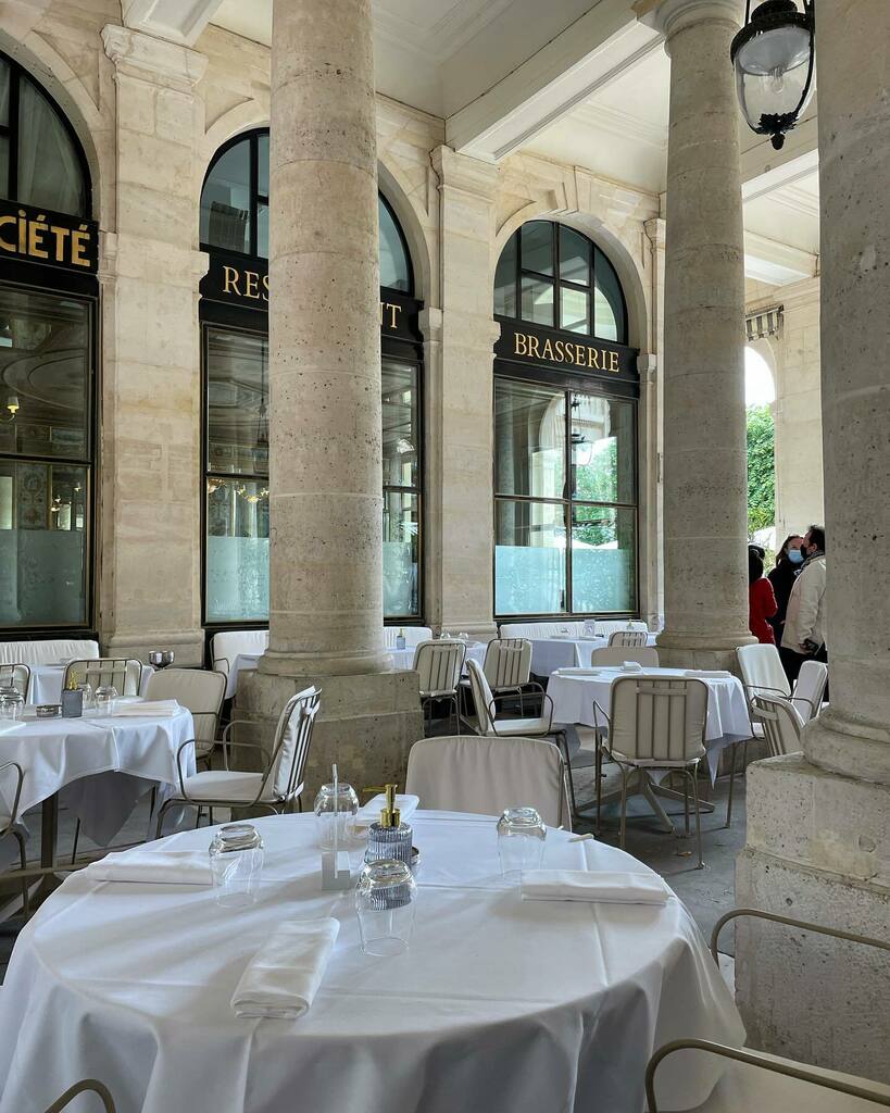 gillespudlowski's tweet photo. On vous a parlé de #guymartin et de la nouvelle terrasse du #vefour : la voici ... #paris1 #terrasseparisienne #terrasses #parisestmagique #parisestunefête https://t.co/GKxJbh4Xic https://t.co/MVNCztwhmU