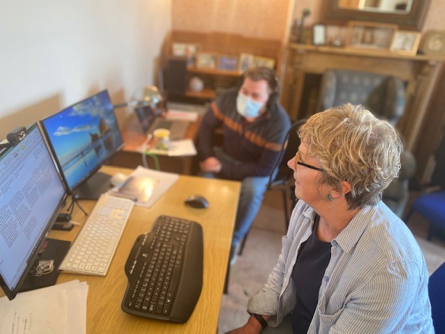 Filming has now moved into the house do film the pet product videos and do the French and German voice-overs.  Everyone is pleased as its a bit wild outside now!