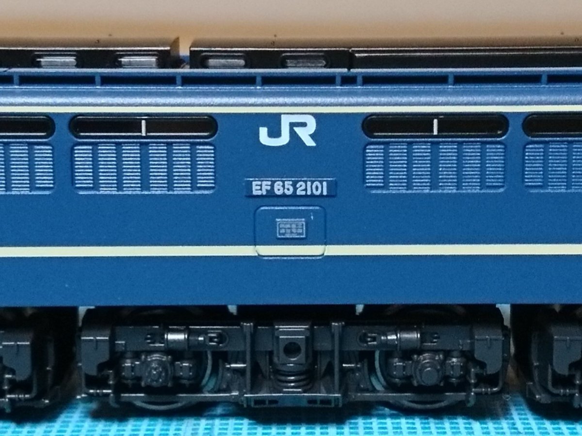 KATOの「EF65 2000 復活国鉄色」（3061-5）をベースに2101号機を作成