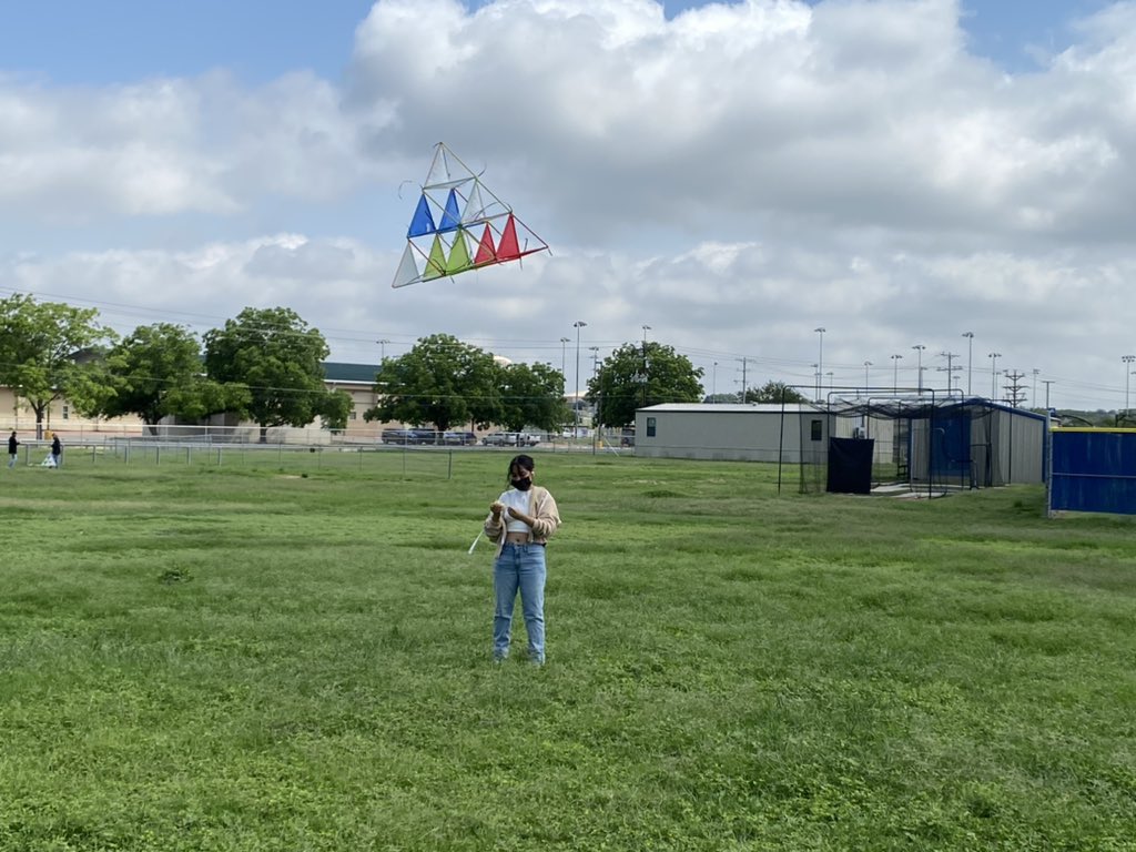 After a long year of Geometry- we took a day to fly some tetrahedron kites. <a href="/SamuelClemensHS/">samuelclemenshs</a> <a href="/MathClemens/">Clemens Math Dept</a>