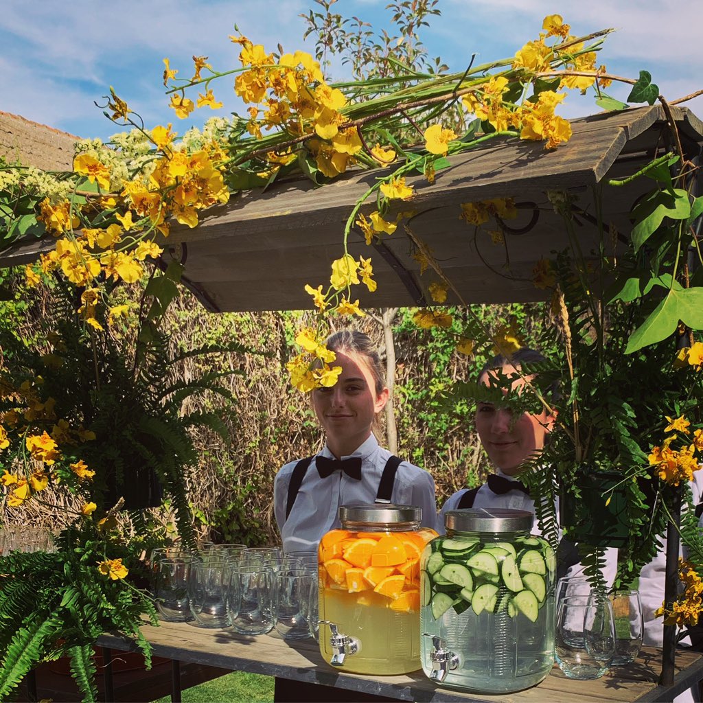 lavegahenares's tweet photo. 🍊🥒
...........
#wedding #celebraciones #ceremonias #fiestas #bodas #gestiondeeventos #weddinginspiration #espaciosparaeventos #coolflatlay #bodasenelcampo #bodasenmadrid #fincasparaeventos
#bodasperfectas #eljardindelavega
#laquintadelhenares
#elcasondelavega https://t.co/4TvoUXdal1