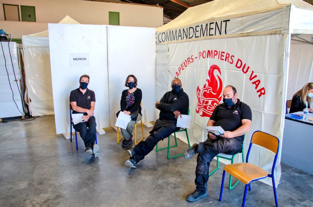 SDIS83's tweet photo. [#COVID19] 2ème injection 💉 pour les agents du @SDIS83 inscrits sur cette nouvelle vague sur les sites de #Fréjus, #LeLucEnProvence et #Toulon centre.
#TousMobilises pour une #immunité collective et solidaire. https://t.co/rNd0wpXXnN