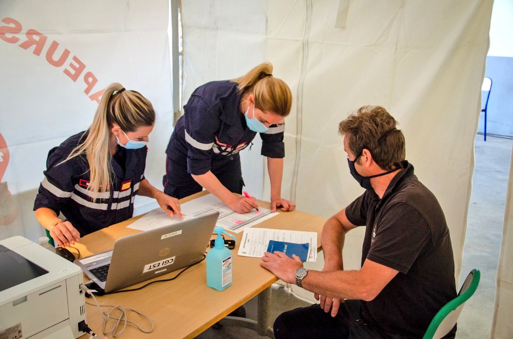 SDIS83's tweet photo. [#COVID19] 2ème injection 💉 pour les agents du @SDIS83 inscrits sur cette nouvelle vague sur les sites de #Fréjus, #LeLucEnProvence et #Toulon centre.
#TousMobilises pour une #immunité collective et solidaire. https://t.co/rNd0wpXXnN