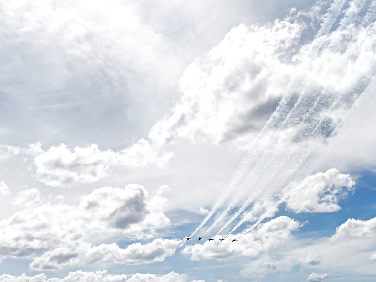 mszzym's tweet photo. *thinking about the blue angels* https://t.co/Pqx3yeQnIa