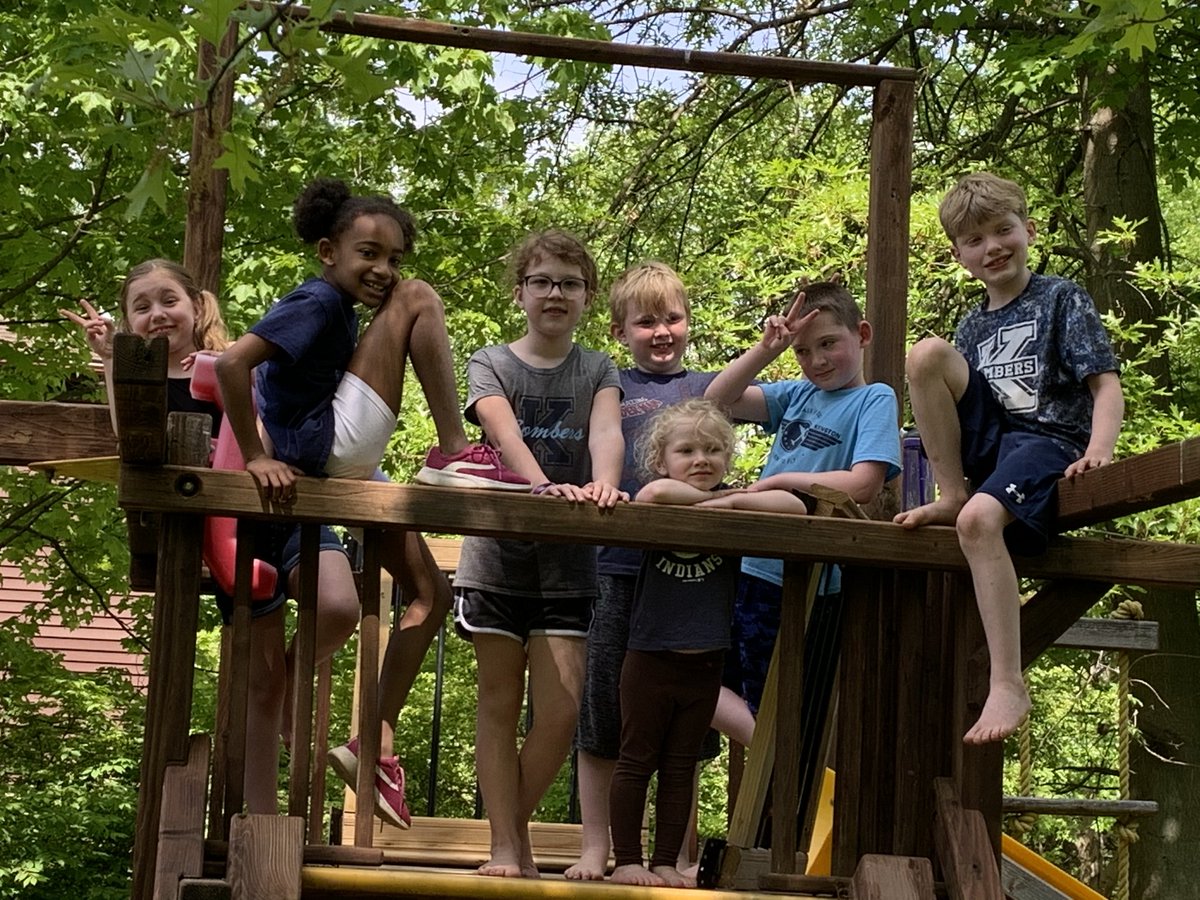 LynnRaphael's tweet photo. Second Grade virtual students loved being active during TES Field Day! @cmaistros @mrgeorgePE @KenstonTES @KenstonTES_PE #playblue #kenstoninspired #bombersflytogether https://t.co/QHlVdneK8q