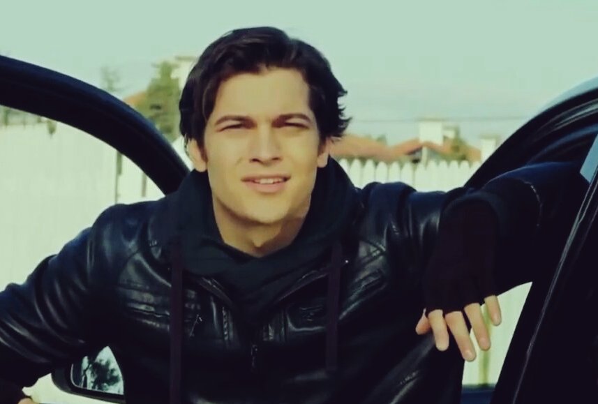 #HappyBirthdayYamanKoper
#cagatayulusoy #medcezir