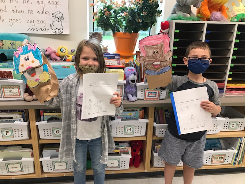 Hamfamwildcats's tweet photo. Mrs. Comp's 1st grade students reading their realistic fiction stories to each other with their character puppets. #characterpuppets #firstgradeauthors @MrsBeckyComp https://t.co/yN6EUstV9d