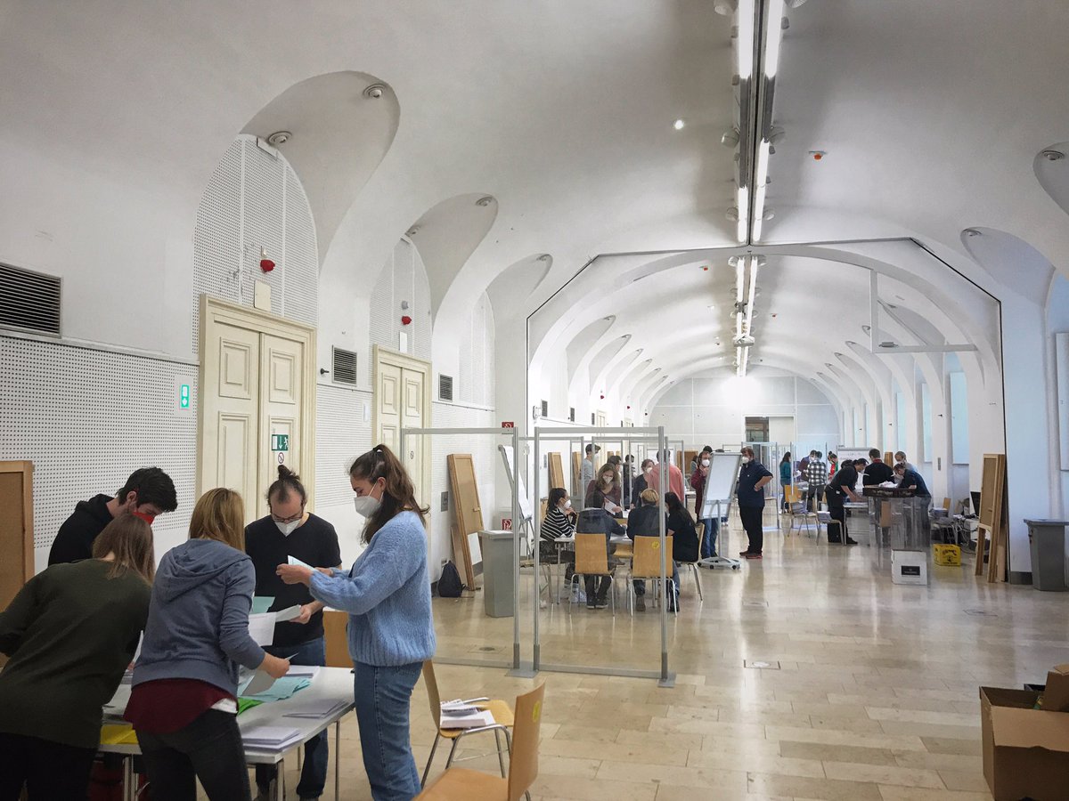 jasmingrue's tweet photo. Die Auszählung @tuvienna hat begonnen. #oehwahl21 #oehwahl #htu https://t.co/PObov6nBEr