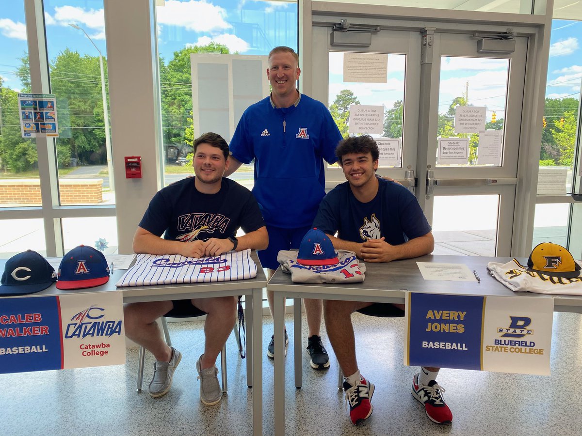 diamond_comets's tweet photo. Awesome to see these guys achieve their dreams of playing at the next level! We wish you both the best of luck and are very proud of you! Keep working hard! #AsheboroBaseball ⚾️☄️

@PrepBaseballNC @IMPACTBASEBALL_ @SportsToneNet @CourierTSports @AsheboroB @AHSBlueComets https://t.co/rz9EDONk62