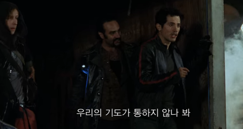 넷플릭스에 랜드오브데드....올라왔네... 새벽의저주2이라고 비디오로 봤던기억이 있었지... 재밌었어 나름...Translate post