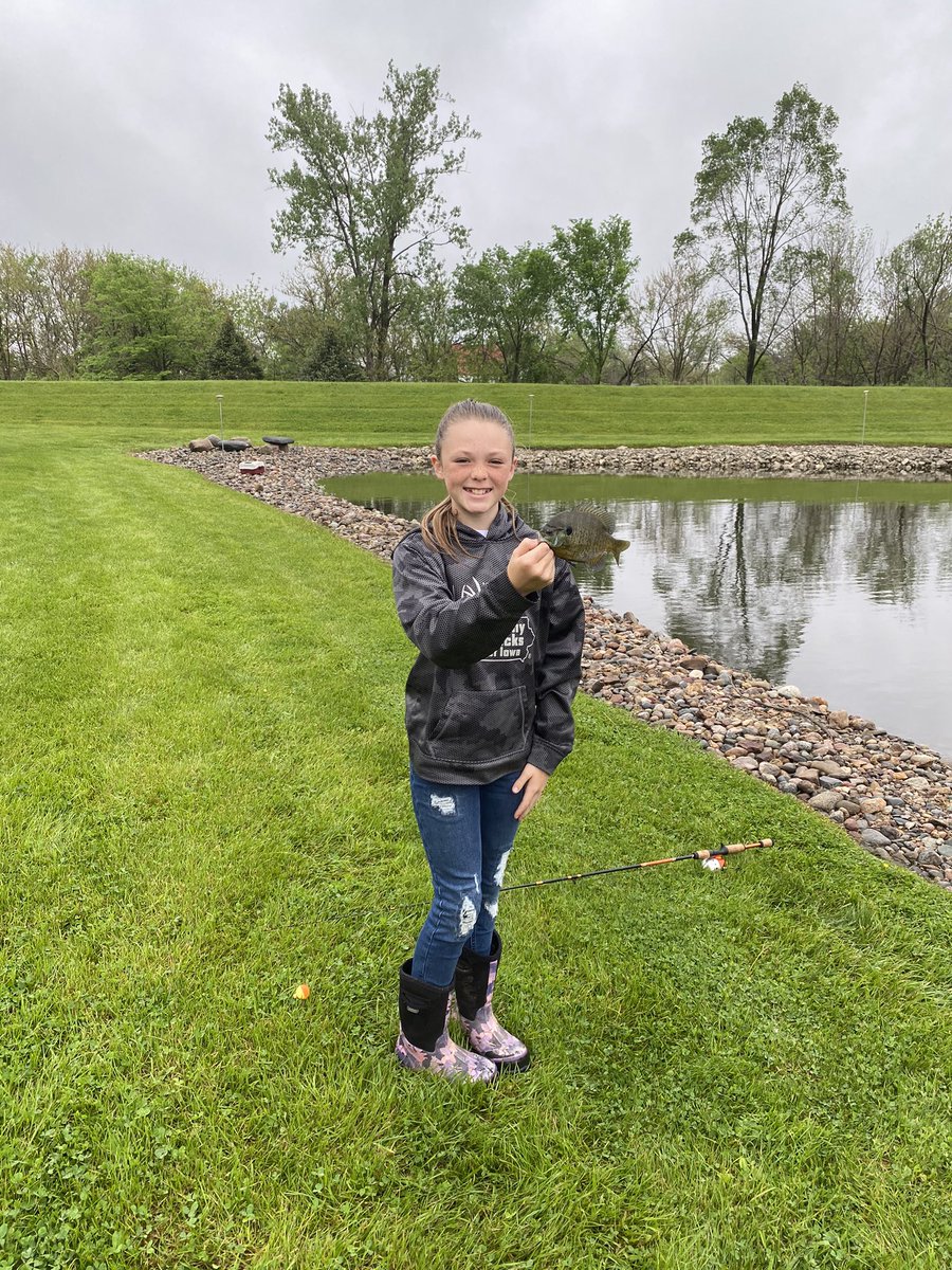 WGhawksPE's tweet photo. Everyone is jumping in on the catch! @BassProShops @wgcsdhawks https://t.co/s5OuQ1Ojsx