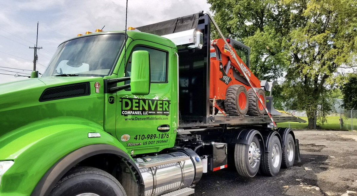 JobsiteSuccess's tweet photo. Hauling. 

#rolloffdumpster #jobsite #constructiondebris #demolition #wastemanagement #hauling #heavyequipment #kubota #kenworth #rolloff #trucking https://t.co/U9LhWjRDud