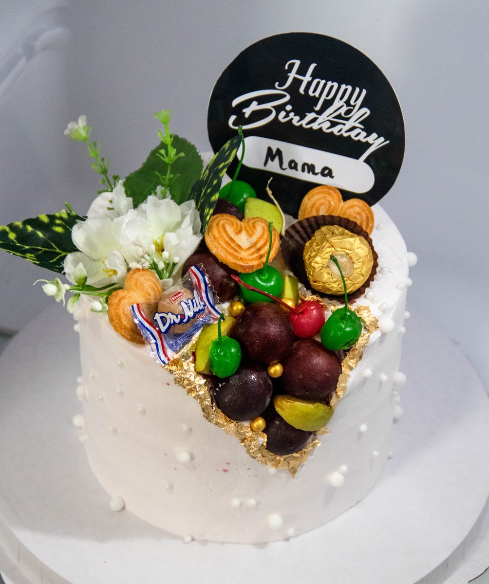 klassic_bites's tweet photo. Yummy ain't this?😋 #sayitwith @klassic_bites Happy Birthday Mama #tasty ...feel the taste in every bite! #klassicbites😋 for orders or enquiries #Call or #WhatsApp 0555077589 #klassic #trending #popular #cake #bakery #cakeghana #ghana🇬🇭 #cakes #pastrychef #pastrylove https://t.co/nMK8elvRvR