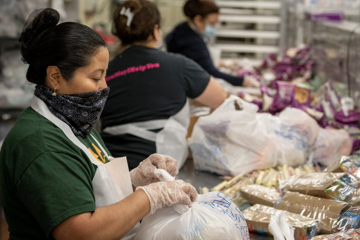 FarmtoSchool's tweet photo. In the early days of COVID-19, many schools & ECE sites quietly stepped up to become hubs for community food access. Read how in our new @USDA_AMS Innovation Brief with @Farm2Inst & @UKExtension β https://t.co/Fm6JhHLKZW #farmtoschool #communityfoodsystems https://t.co/7FBCHg1p23