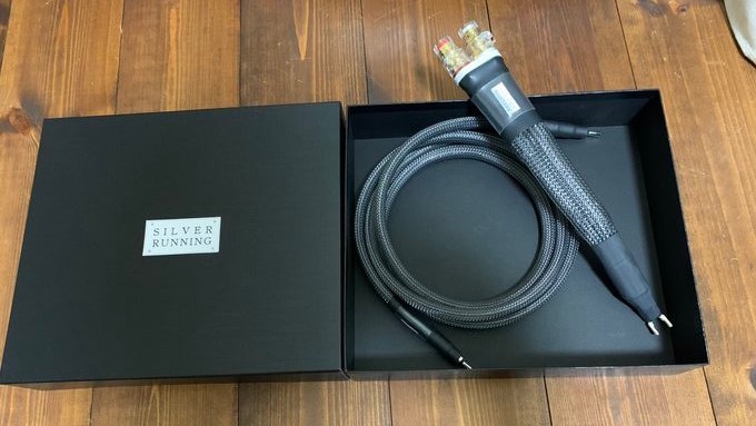 SilverRunning1's tweet image. ブースター内蔵アースターミナル、PLATINUM アースレビュー 

SILVER RUNNINGのアース線の効果に驚愕する中、これならプリアンプ（CH Precision L1）にも試してみたくなり、発注しました。 

(続↓) #SilverRunning #アースケーブル #仮想アース