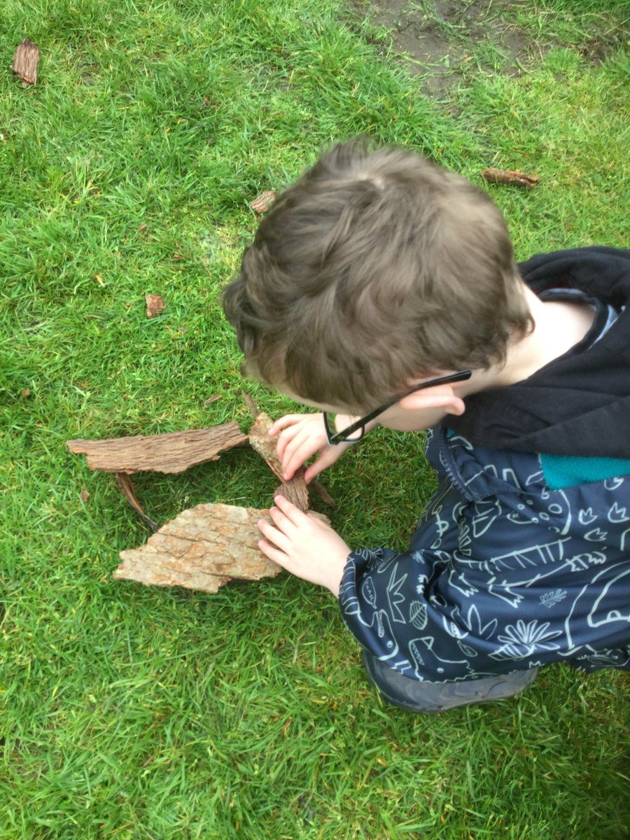AHMrsMoore's tweet photo. This afternoon we created our own masterpieces inspired by Cheshire born #andygoldsworthy  All children worked as a team and could talk about their creations 💚🤍💚👨🏽‍🎨👩🏻‍🎨👏🏽👏🏽👏🏽#outdoorlearningclassroom https://t.co/OknibQEyLU