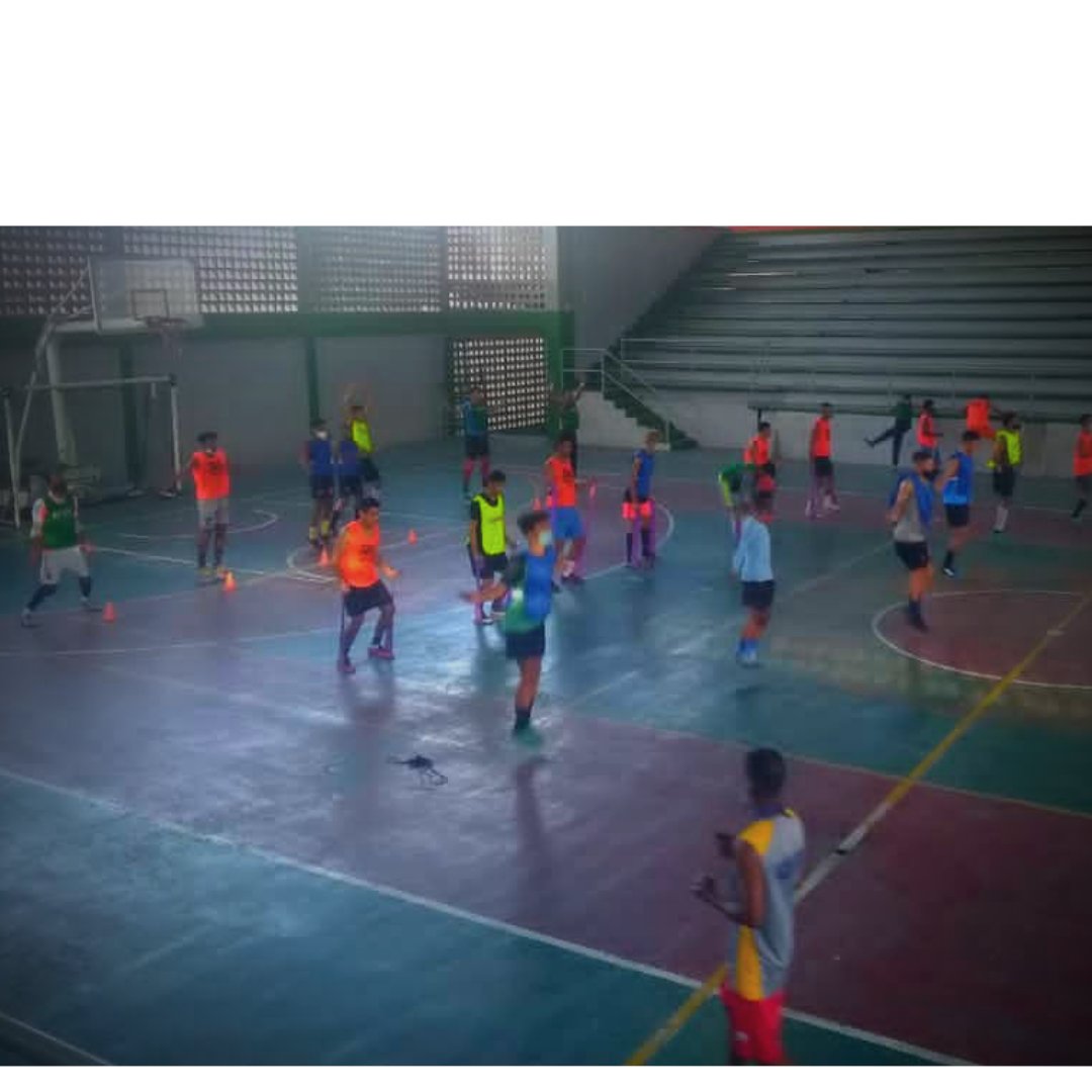 VikingosFutsal's tweet photo. #20DeMayo El #PoderVikingo no descansa, entrenamos todas las mañanas en el polideportivo Francisco Mujica Toro de la ciudad de Guatire. En la preparación física para la venidera Liga Nacional de Futsal 2021 #VikingosDeMiranda https://t.co/UntObKZQbj