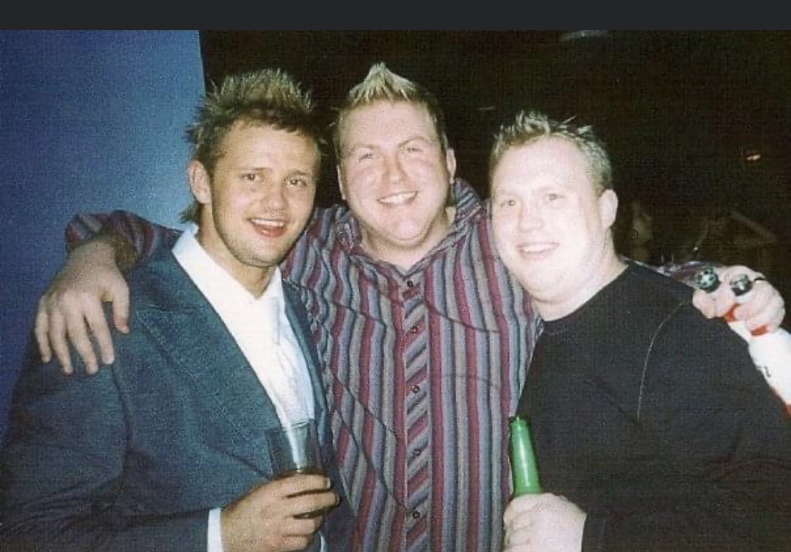@LeeTrundle10 @SoccerAM @izzyiriekpen @Choccie11 Proves my time in Swansea was a blur ! Take it back 2003 !