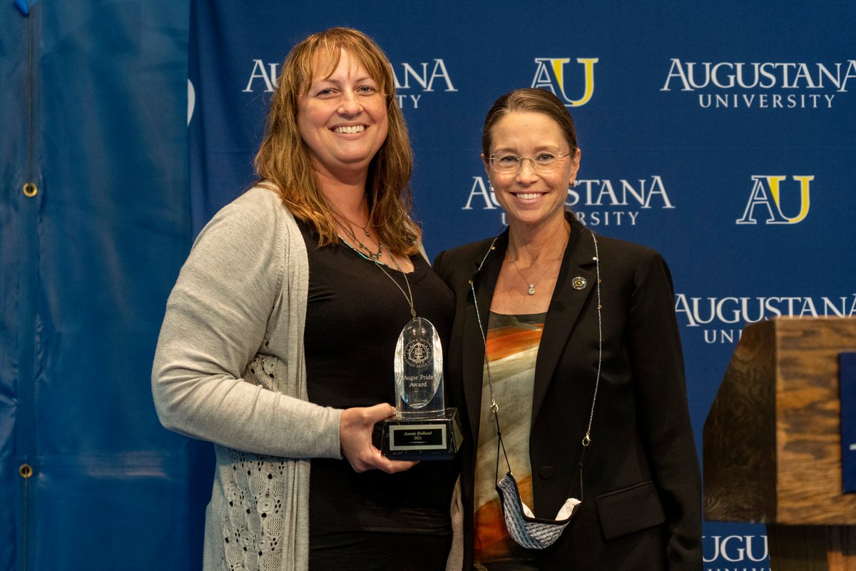 AugustanaSD's tweet photo. Honoring our outstanding employees 🏆🤩

Recognizing exceptional service, Jennie Holland of @AugieNursing is the recipient of the 2021 Augie Pride Award! 👏

Also, congratulations to those in our campus community who are retiring! 

Read 📰➡️ https://t.co/RdZgFZeDuV | #WeAreAU https://t.co/EgEnNmrXVo