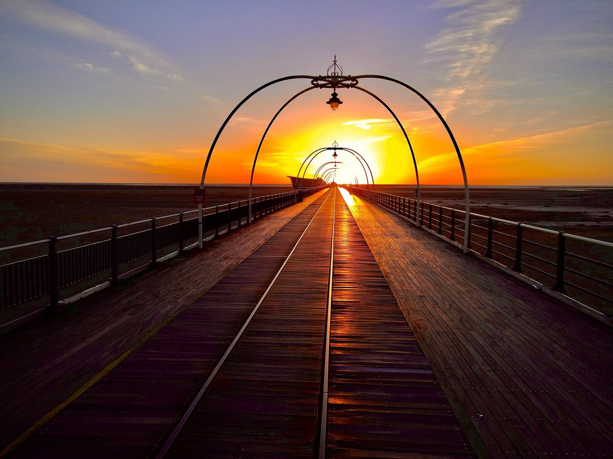BigD_Original's tweet photo. @GranadaReports 
Sunset from Southport pier yesterday - photo taken by me 🙌🏼 https://t.co/D6byFRcc7E