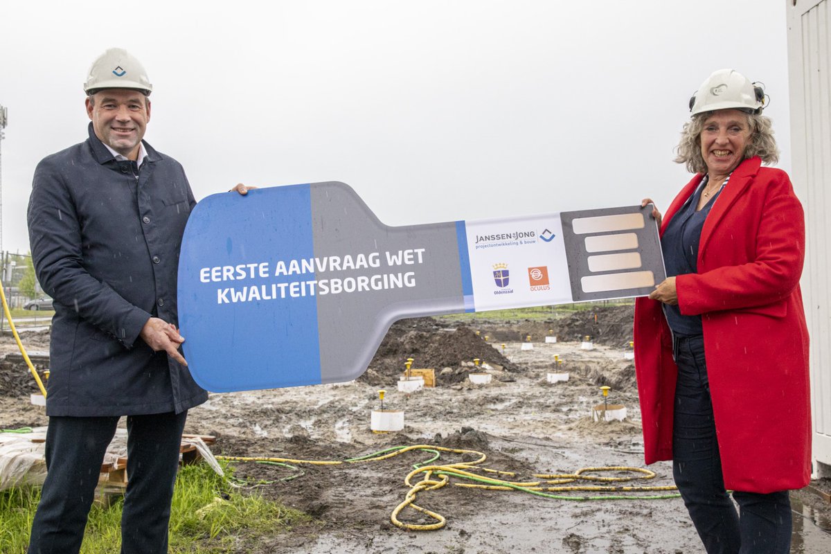 Op 19 mei jl. gaven wethouder Alida Renkema en Louis Camps, algemeen directeur cluster Wonen, het startschot voor een proefproject om ervaring op te doen met Wet kwaliteitsborging voor het bouwen (Wkb). 🔑🎉
👉bit.ly/3hGZjek

#LetsBuildHappiness
#Wkb
#LeemerOldenzaal