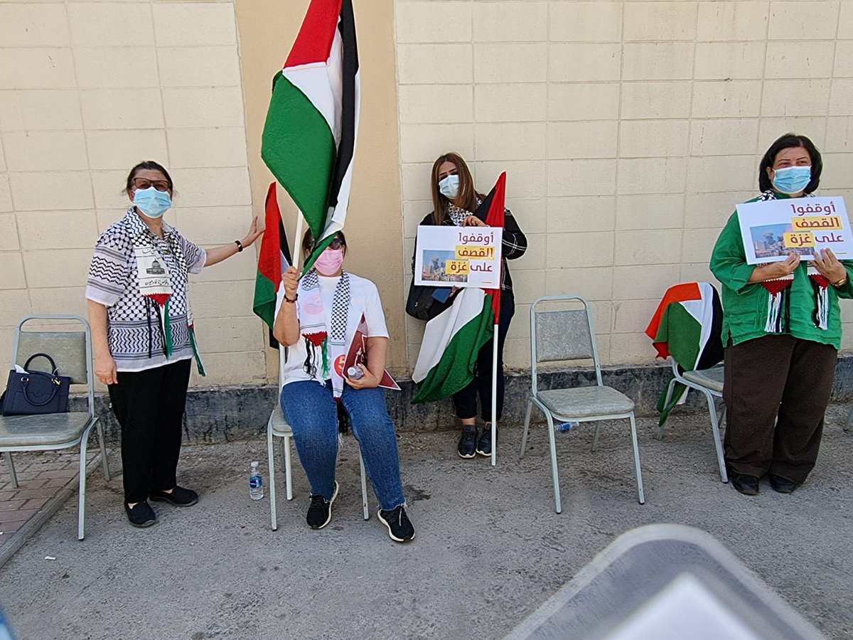 صور من الوقفة التضامنية صباح هذا اليوم امام الجمعية البحرينية لمقاومة التطبيع مع العدو الصهيوني .
مع نضال شعبنا فلسطين حتى ينال كامل حقوقه المشروعة في وجه جرائم الكيان الصهيوني الغاضب .  #بحرينيون_ضد_التطبيع #فلسطين_قضيتنا_الأولى #غزة_تنتصر  #فلسطين_تقاوم