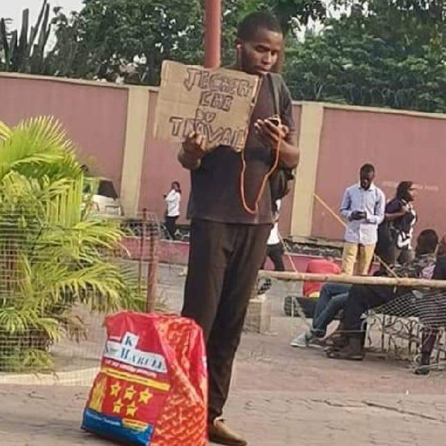 espritcongolais's tweet photo. Le gar est sur Kitambo Magasin 🙏✌️ https://t.co/HqwBfiTVe9