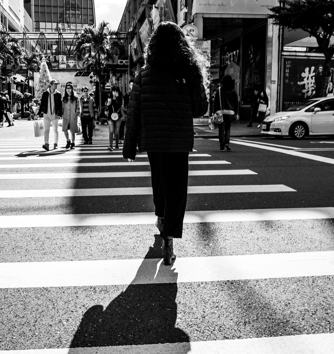 #tamron2875 #sonyalpha #sonya7iii #alpha #tamron #sonycamera #sonylens #sonyphotography #a7m3 #streetphotography #justgoshot #taipei #taiwan #artofvisuals #shotzdelight #theimaged #lensbible #gramslayers #shadow #streetframe #streetlife #streetleaks #streetvision #streetactivity