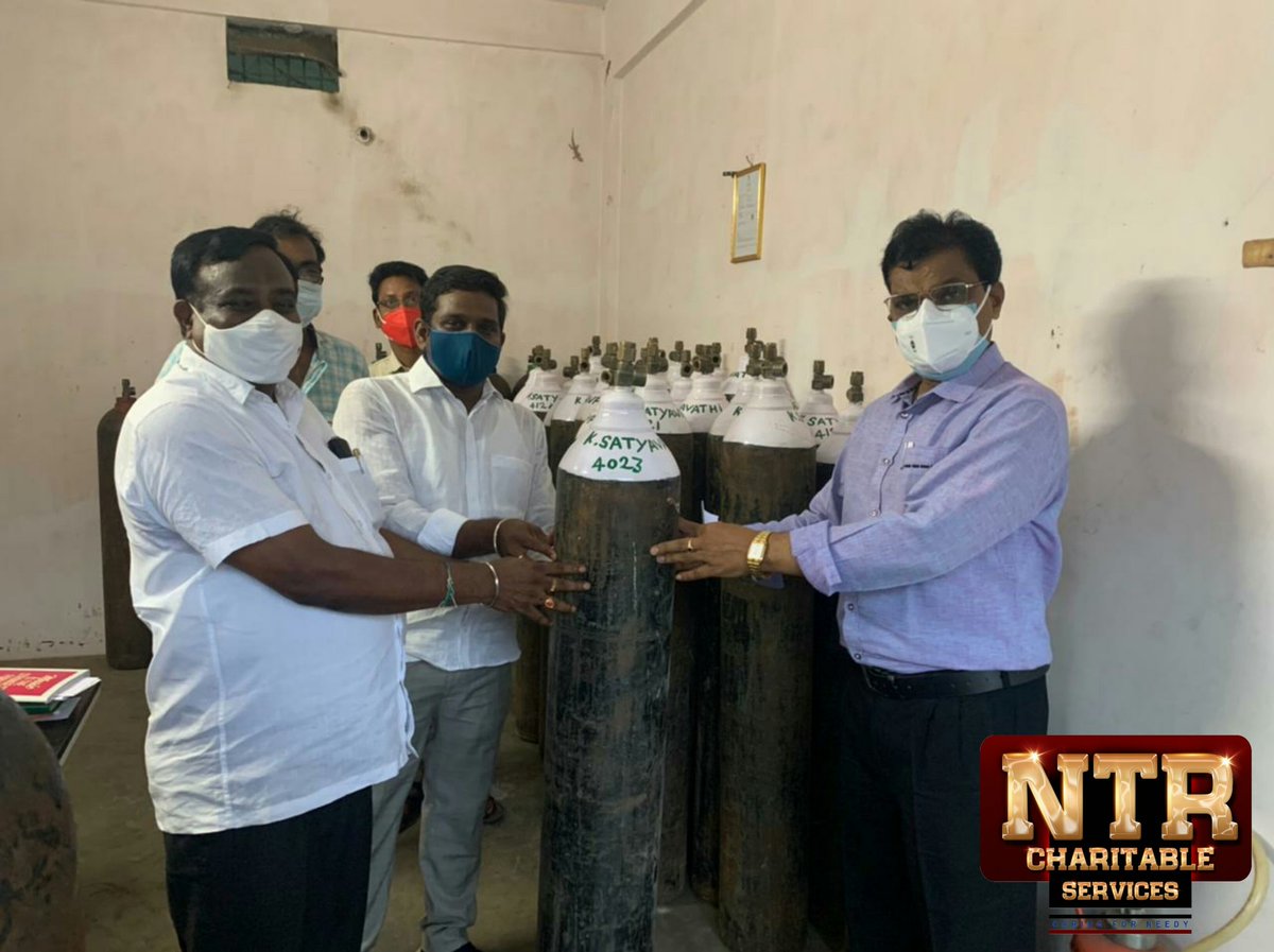 Our team member  Mr#RamPrasadKaturi With His Own Money Donated 50 Cylinders Worth 15 Lacs To Tanuku Government MRO. 

@tarak9999 ❤️ @RRRMovie 
#NTRCharitableServices #HappyBirthdayNTR