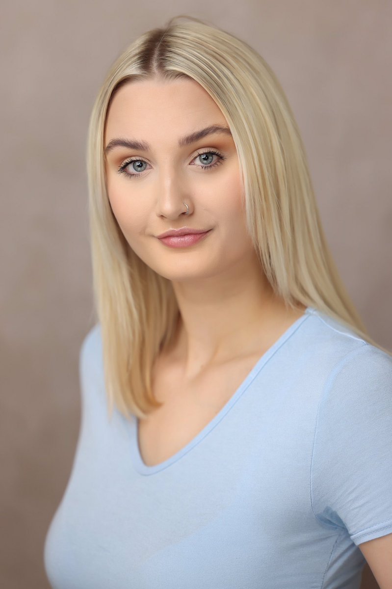 WeAreLumosia's tweet photo. Proving that blue and blonde work well, Yasmin @yasluffman now has new #headshots to start her #musicaltheatre career! #actorheadshots #headshotphotography @UCWeston https://t.co/ikJfKX3hHy