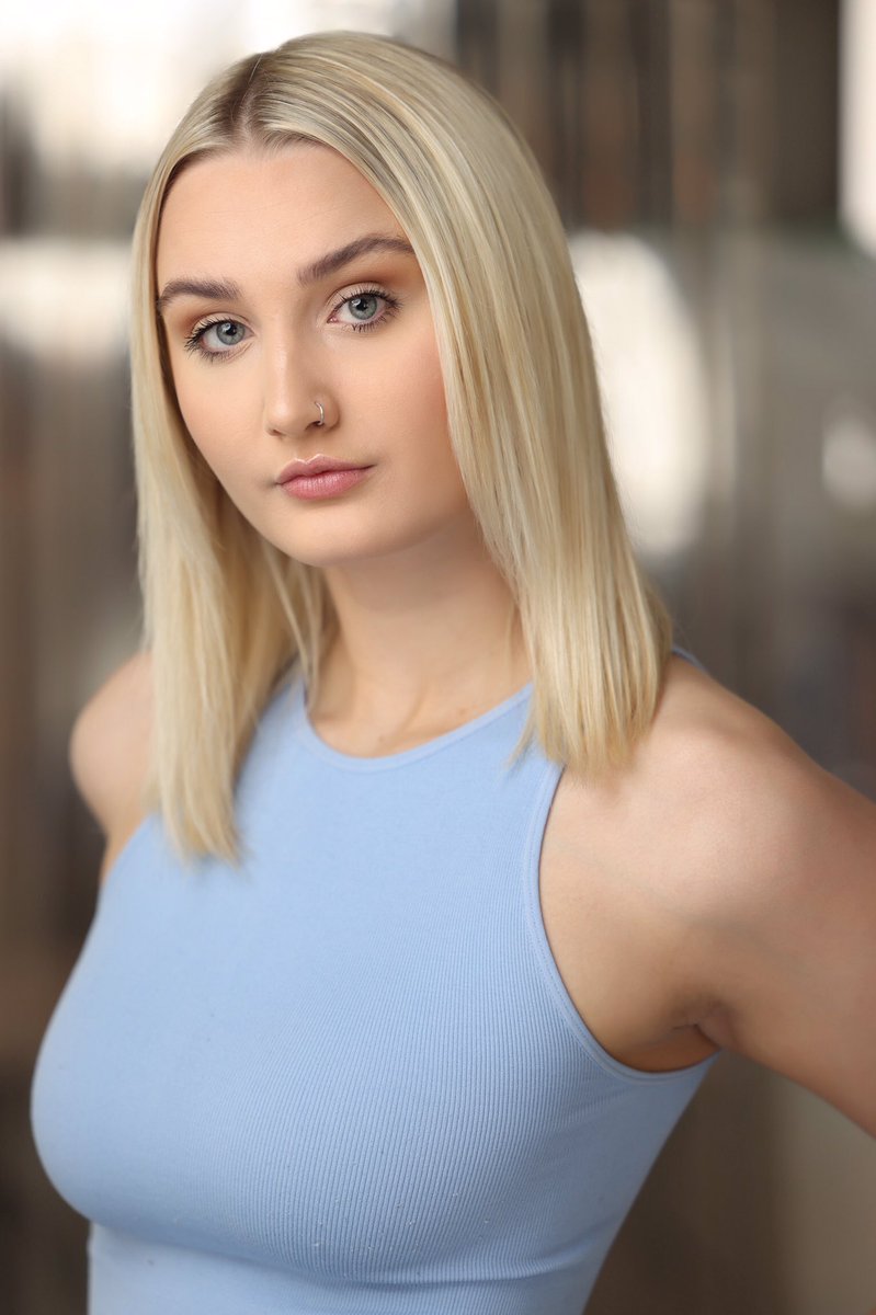 WeAreLumosia's tweet photo. Proving that blue and blonde work well, Yasmin @yasluffman now has new #headshots to start her #musicaltheatre career! #actorheadshots #headshotphotography @UCWeston https://t.co/ikJfKX3hHy