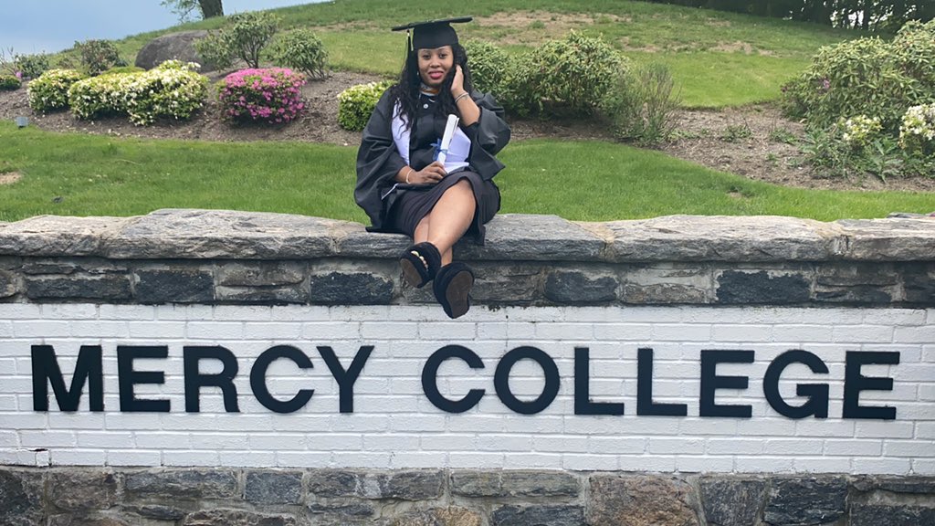 Ms_Chynadoll4's tweet image. Hard work and dedication 👩🏽‍🎓👩🏽‍🎓 #mercycollege