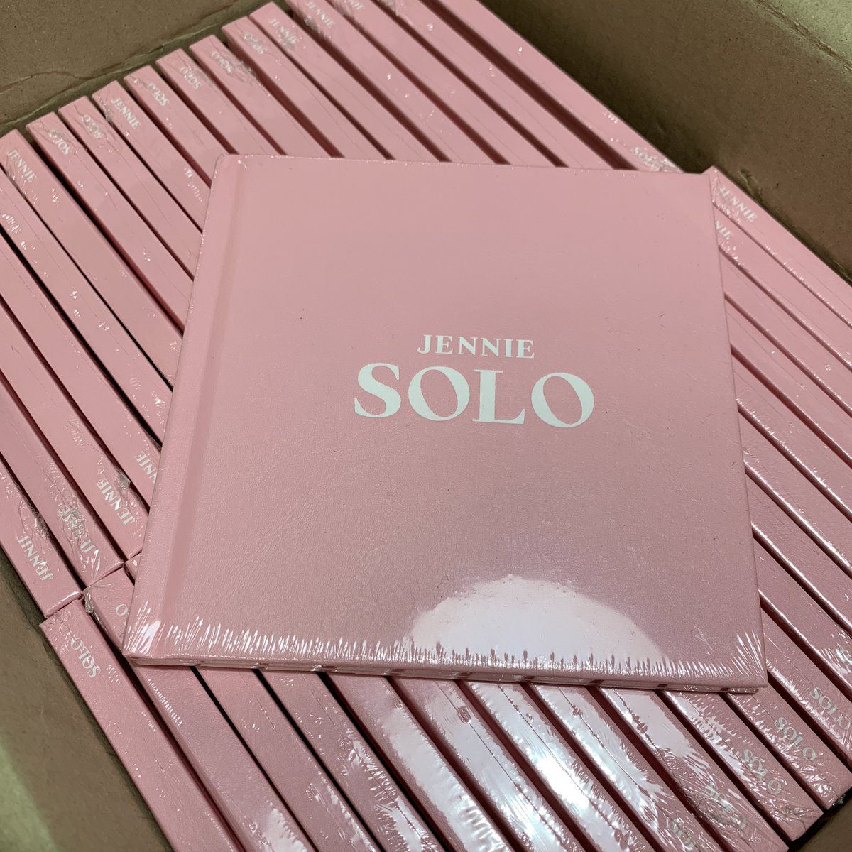 lovesjennie3000's tweet photo. missing jennie solo era ❤️ https://t.co/rvXEsibBcJ