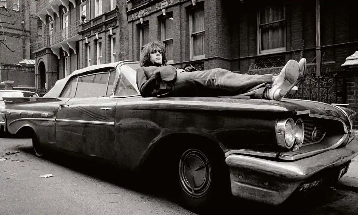 'I was meant to go and shoot #SydBarrett upstairs in his flat, but when I saw this car outside I thought: 'Fuck it – I need to take pictures of that, too.' It was an incredible prop to have plonked there...” Syd Barrett on a Pontiac Parisienne - Autumn, 1969