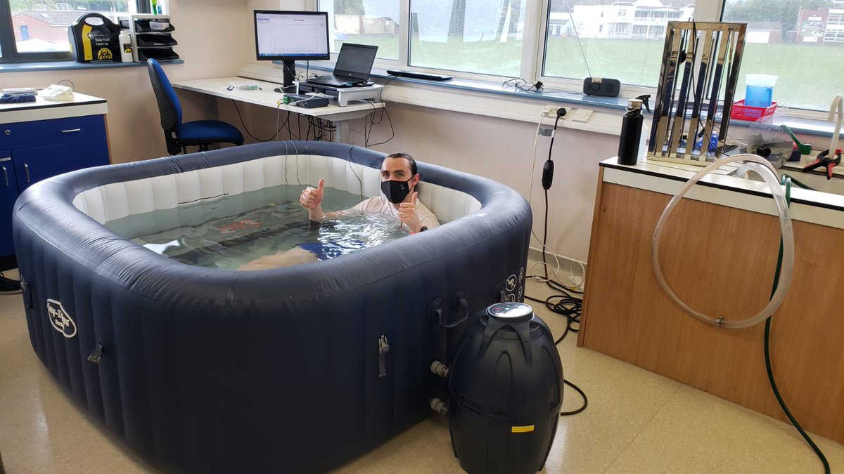 Wonderful to see yet another of our @CHaRT_UoP / @ExtEnvLab_UoP #PhD students getting ready to resume data collection in the lab!🥼 

@Thomas_J_James putting himself through the passive heating process 🛀👨🏻‍🔬🥵- @PHUresearch collab. 

#type2diabetes #thermaltherapy #passiveheating