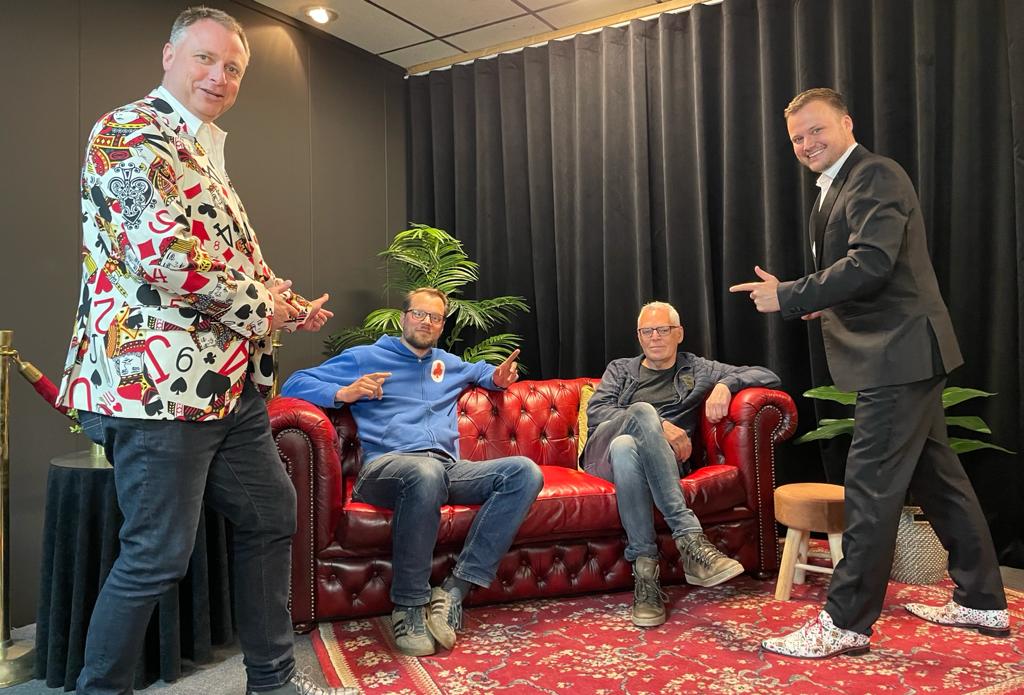 Vanavond is de PokerCity League met <a href="/suitkees/">Kees Aerts</a> en <a href="/PrinsFlip/">Pieter Salet</a> te gast in de studio van <a href="/OneTimeNL/">OneTime.nl</a> voor een mooie avond livestream!

Straks te volgen via Facebook, YouTube en ons Twitch kanaal twitch.tv/pokercitynl