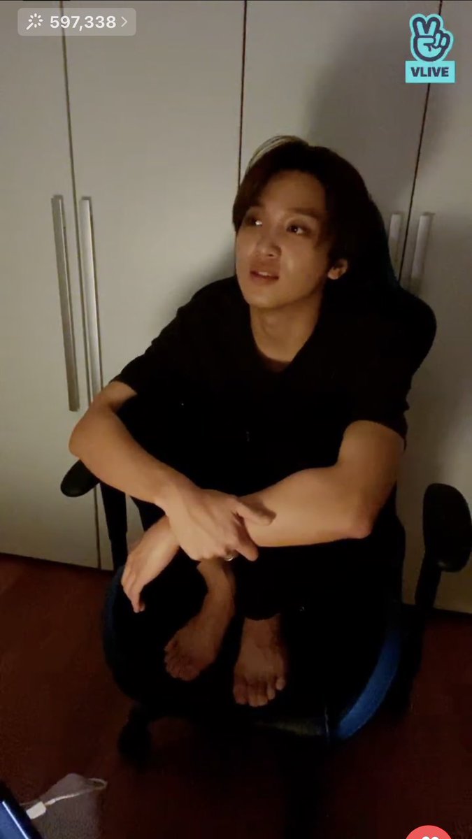 heyhaechan's tweet photo. haechan not sitting in his chair properly...an ongoing saga https://t.co/h70nEHs9dz