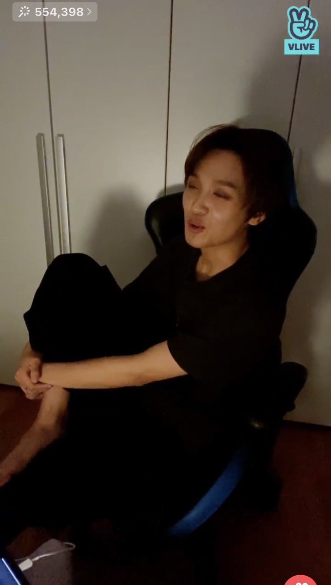 heyhaechan's tweet photo. haechan not sitting in his chair properly...an ongoing saga https://t.co/h70nEHs9dz