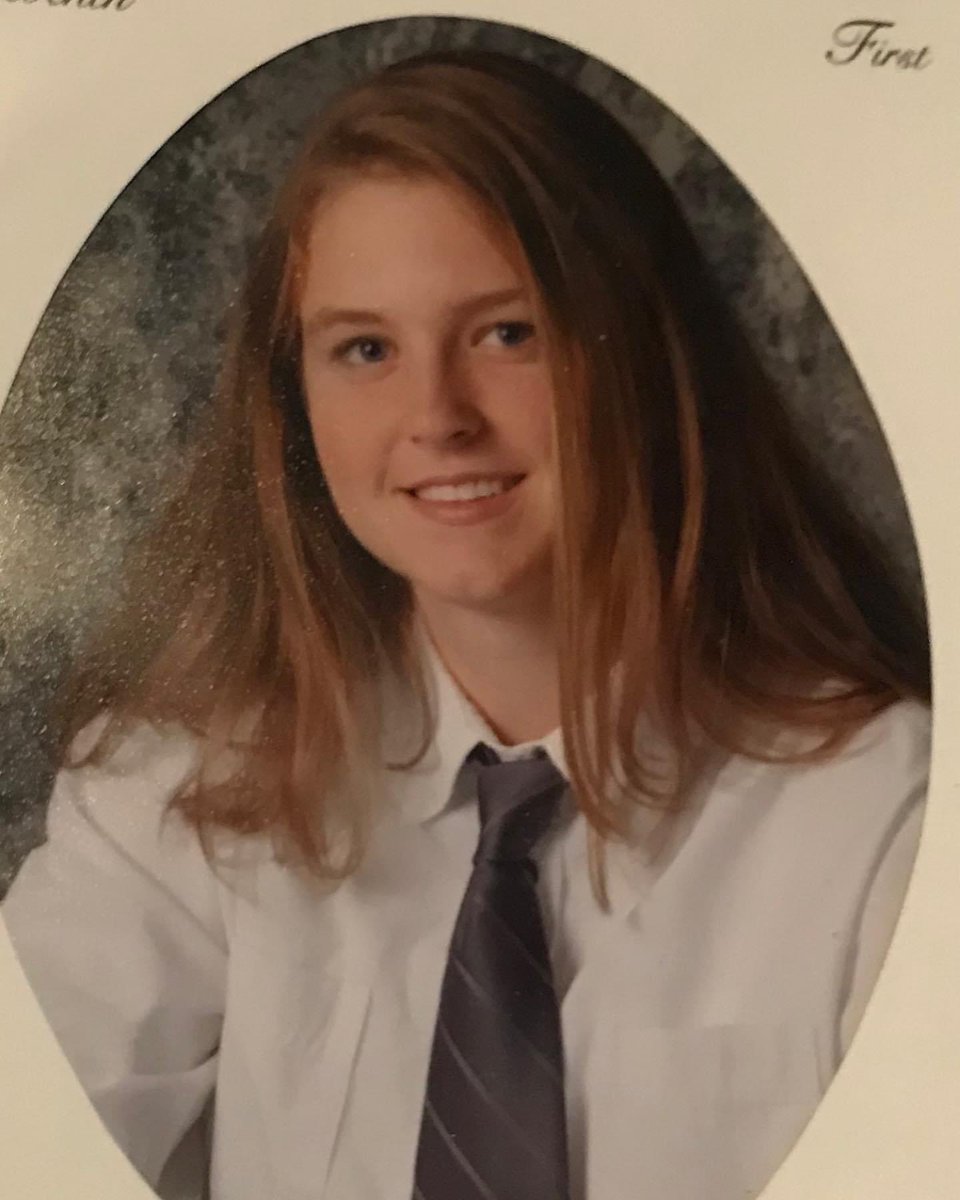 bre_middleton's tweet image. 17 years ago today this happy, healthy, Breanne graduated from high school. ❤️ 

I look back on this photo and can’t believe the journey I’ve been on since graduating high school. Can’t wait to see what the next 17 years bring! #ClassOf2004