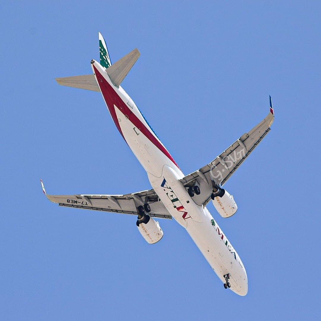 YNHallak's tweet photo. Ever wondered how a Middle East Airlines - #AirLiban A321neo looks like from the lower part of the fuselage?๐ค๐
#Beautiful picture by @gsv77
#middleeastairlines #travelmea #flymea
#airbus #a321neo #lebanon #beirut https://t.co/yndCvkRPC3