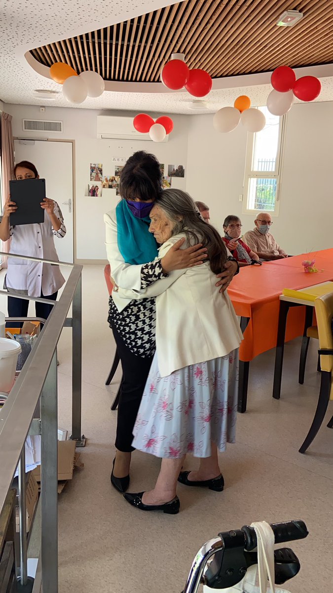 KheiraCapdepon's tweet photo. 💖Paule fête ses 100 ans 🎂ambiance festive , conviviale et chaleureuse à la résidence autonomie le LAC. Merci à toute l’équipe pour leur implication.
#Ville amie des aîné-es
La #teamVada♥️ https://t.co/voaKPvxM7r